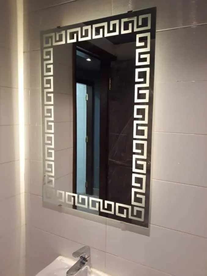 زجاج سيكوريت في البحيرة