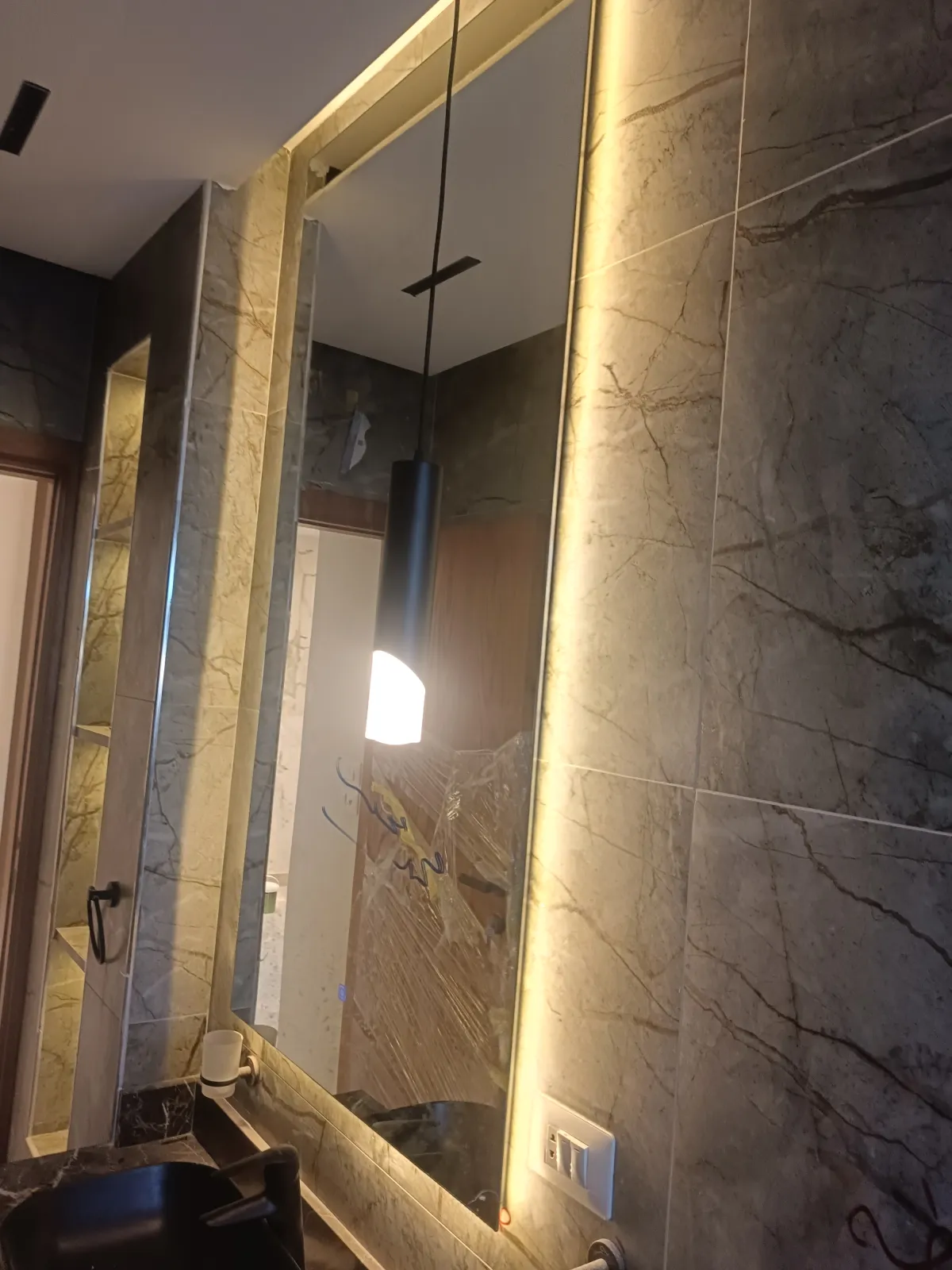 زجاج سيكوريت في البحيرة