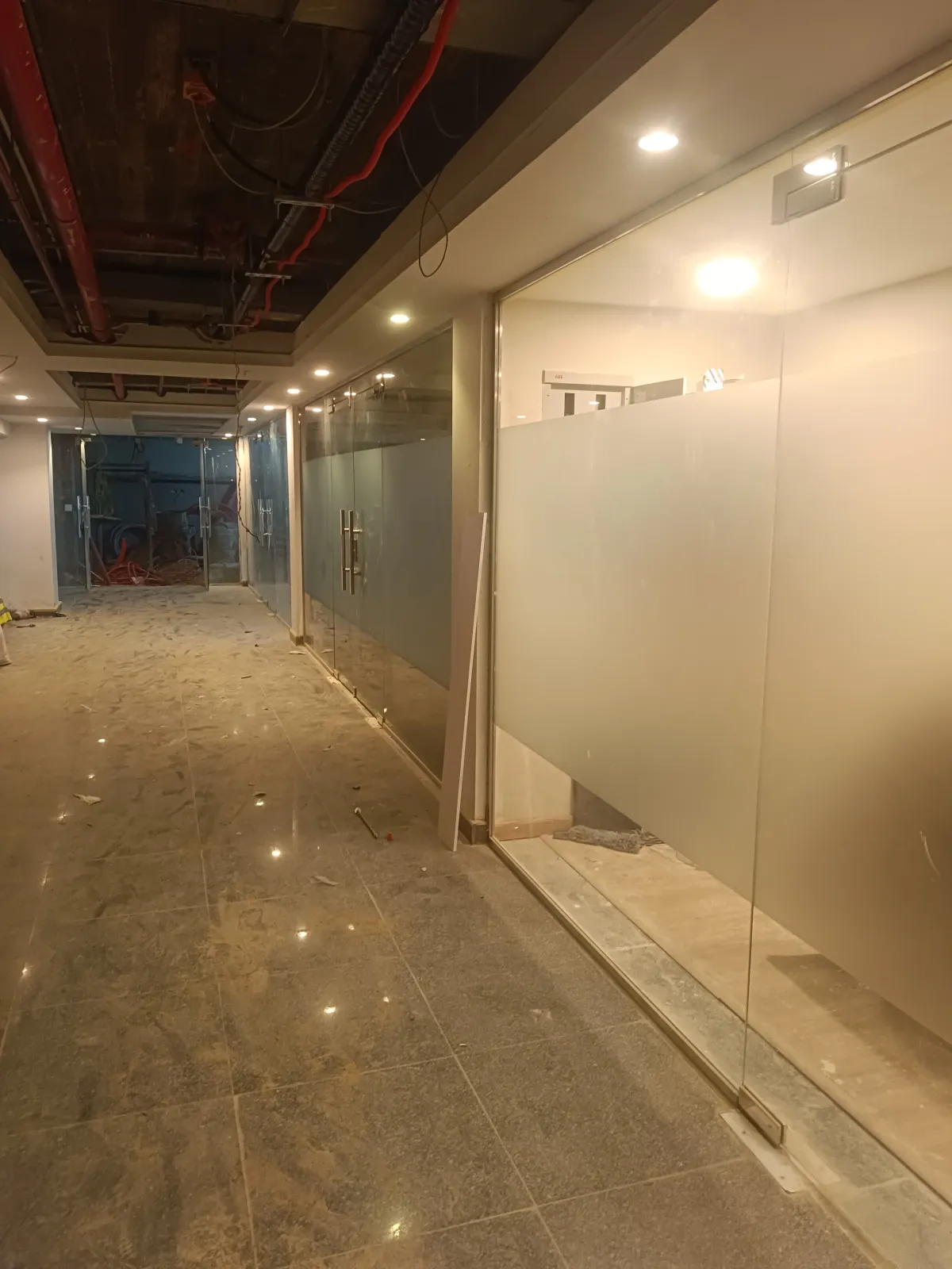 زجاج سيكوريت في البحيرة