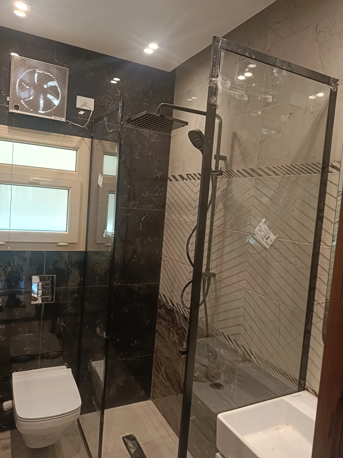 زجاج سيكوريت في دمياط