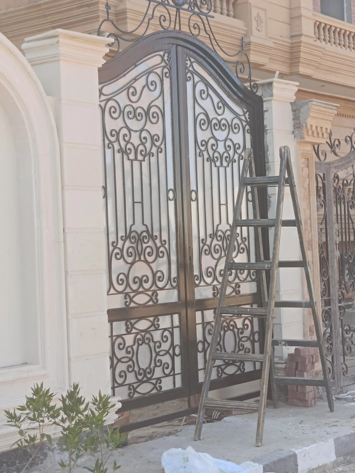 زجاج سيكوريت في دمياط